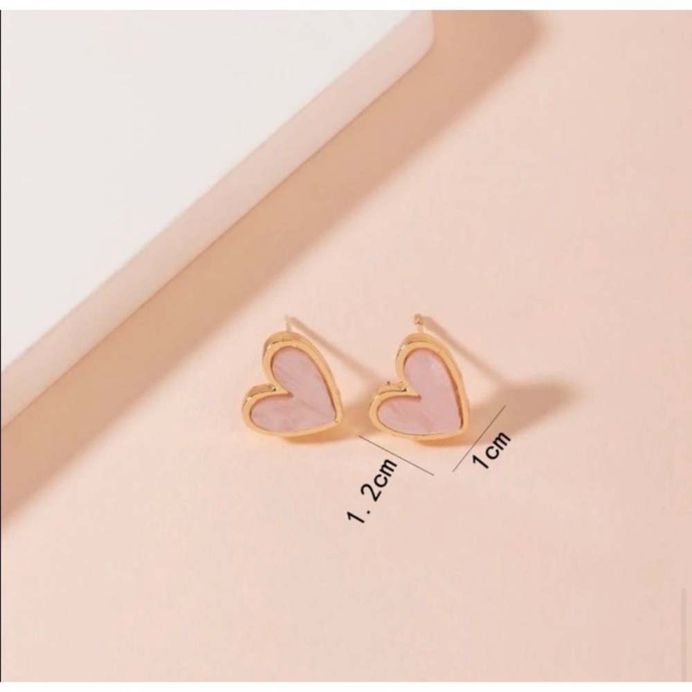 Heart Stud Earrings 🫶🏻 - Picture 2 of 4